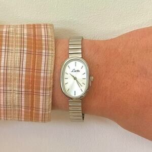 Y2K Silver Oval Quartz Watch with Minimal Dial Unisex 8.5" New